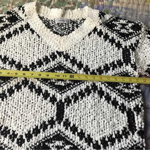 Daphne Lo Black and White Geometric Polyester/Acrylic Sweater - Picture 2 of 5